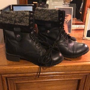 Combat boots
